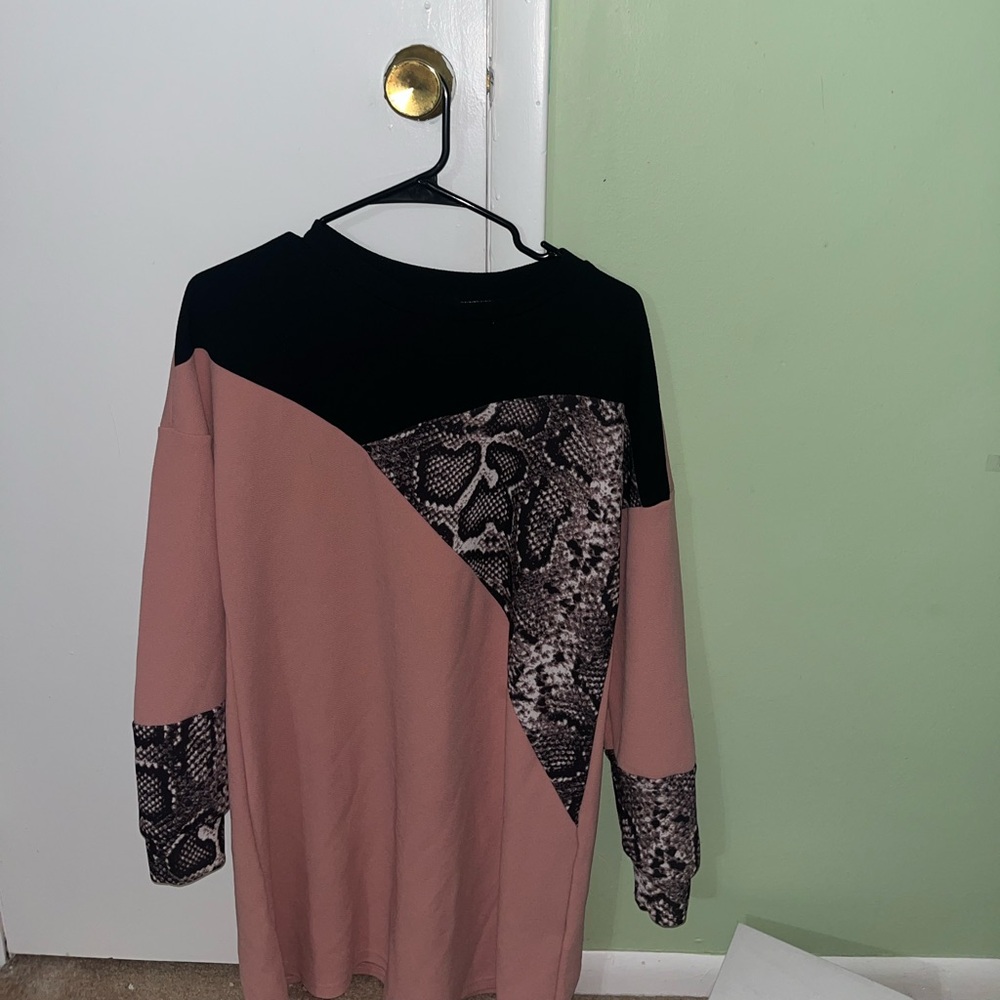 Black and pink short dress